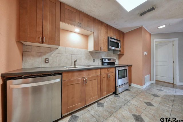 1505 Tanglewood Dr E, Hideaway, TX 75771