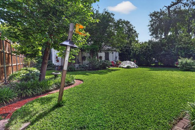 1439 Casa Vale Drive, Dallas, TX 75218