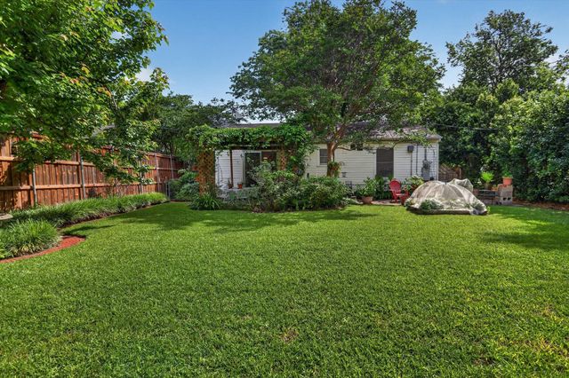 1439 Casa Vale Drive, Dallas, TX 75218