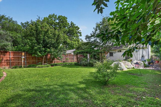 1439 Casa Vale Drive, Dallas, TX 75218