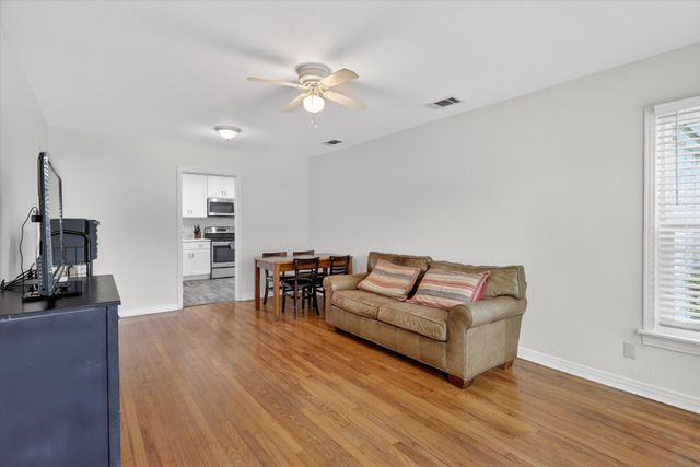 1439 Casa Vale Drive, Dallas, TX 75218