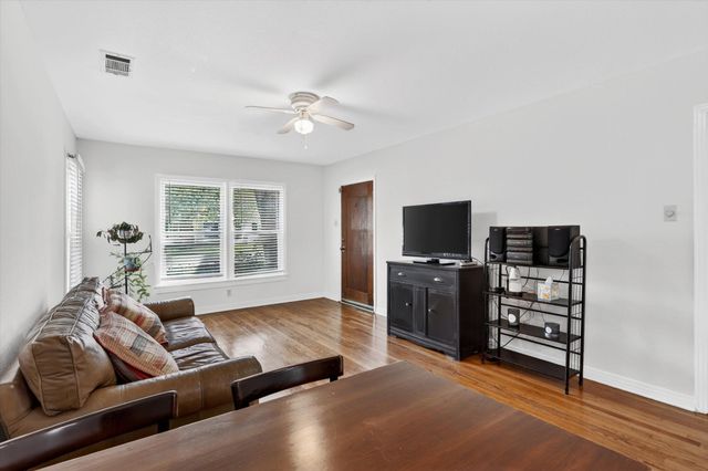 1439 Casa Vale Drive, Dallas, TX 75218