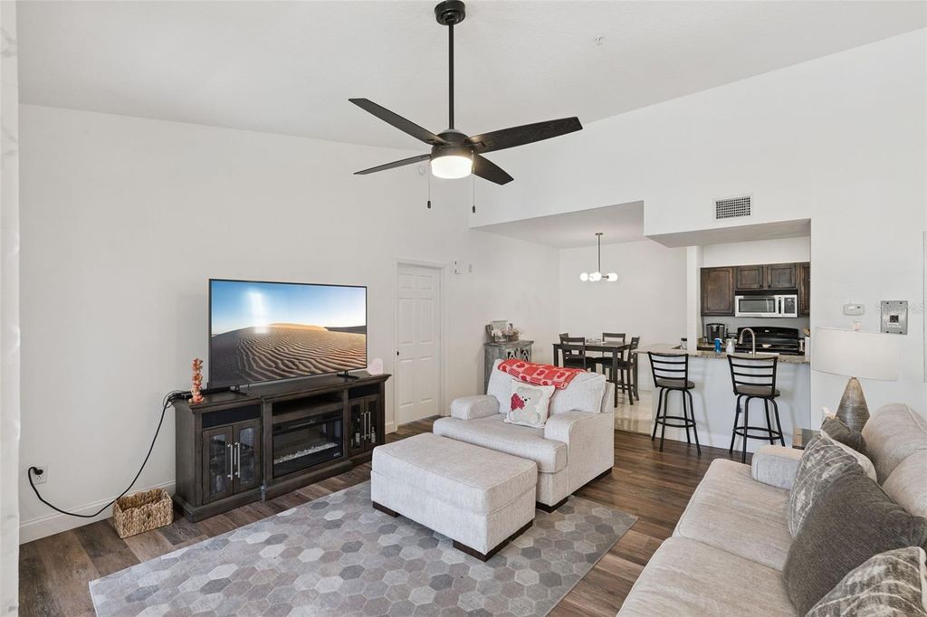 Image 5 of property listing at 2013 TIZEWELL CIRCLE 1410, Orlando, FL 32837