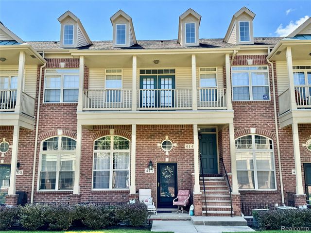 414 Old Pine Way 136, Walled Lake, MI 48390