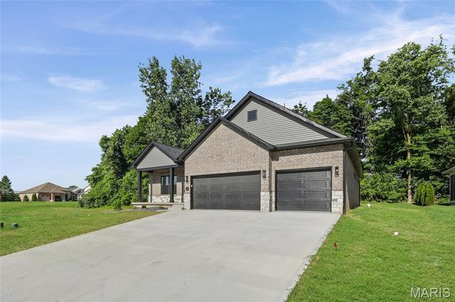209 Fountain Drive, Glen Carbon, IL 62034