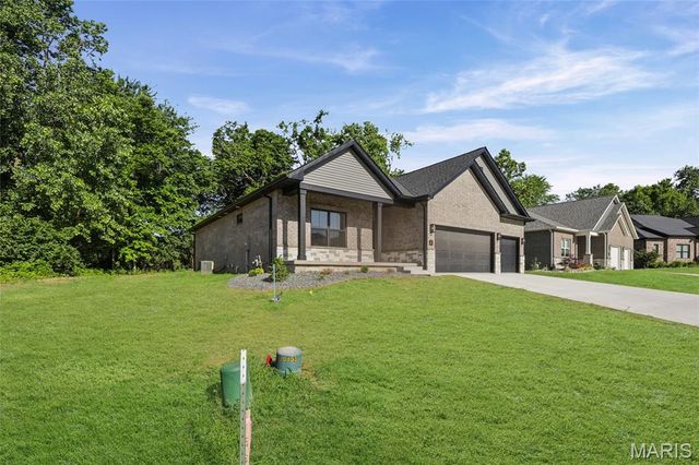 209 Fountain Drive, Glen Carbon, IL 62034