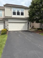 519 Dockside Circle, Holly, MI 48442