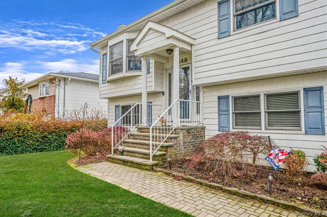 154A Woodrow Parkway, West Babylon, NY 11704