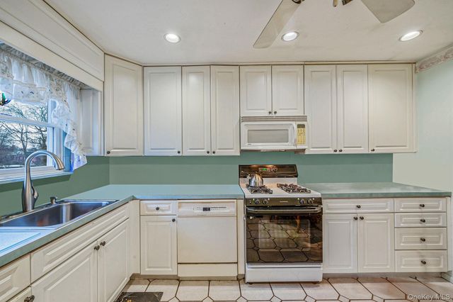 154A Woodrow Parkway, West Babylon, NY 11704