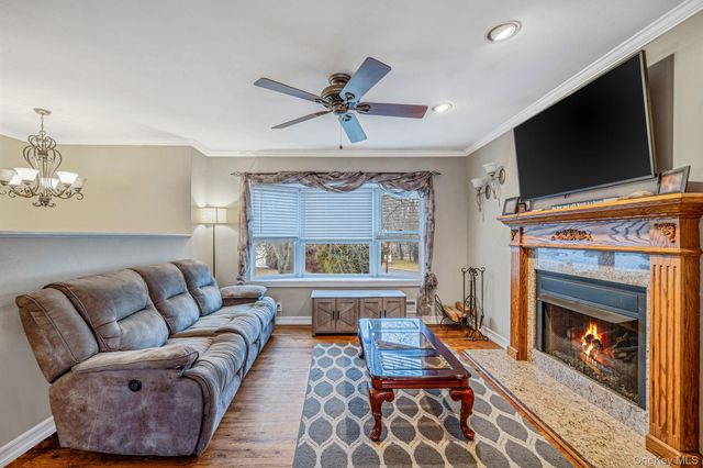 154A Woodrow Parkway, West Babylon, NY 11704