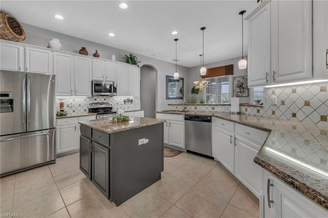 2111 Grove DR, Naples, FL 34120