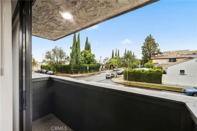 5252 Agnes 2, Valley Village, CA 91607