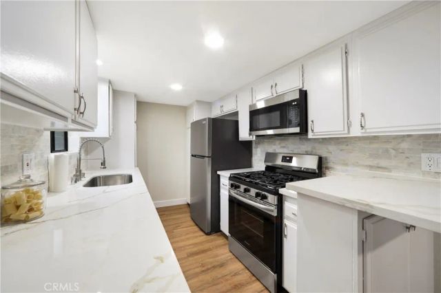 5252 Agnes 2, Valley Village, CA 91607
