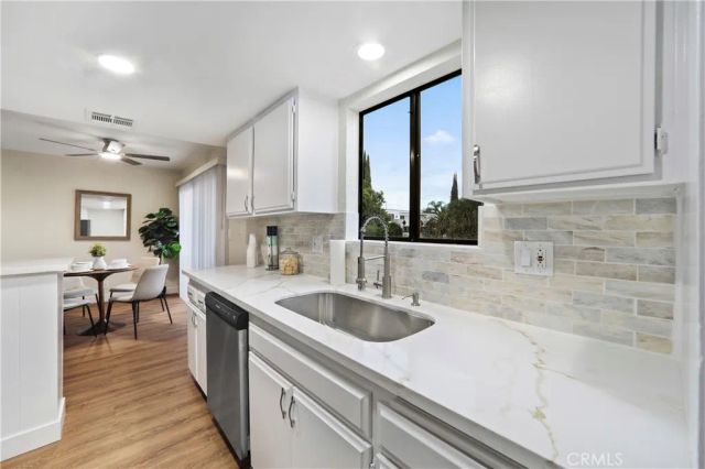 5252 Agnes 2, Valley Village, CA 91607