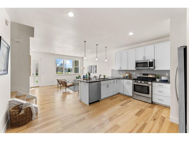 751 Grandview Mdws Dr, Longmont, CO 80503