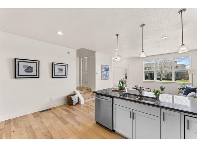 751 Grandview Mdws Dr, Longmont, CO 80503