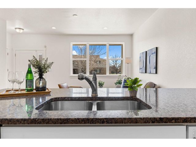 751 Grandview Mdws Dr, Longmont, CO 80503