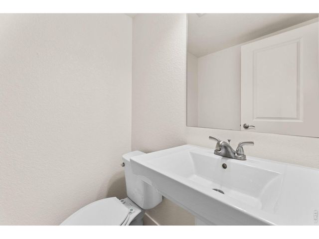 751 Grandview Mdws Dr, Longmont, CO 80503