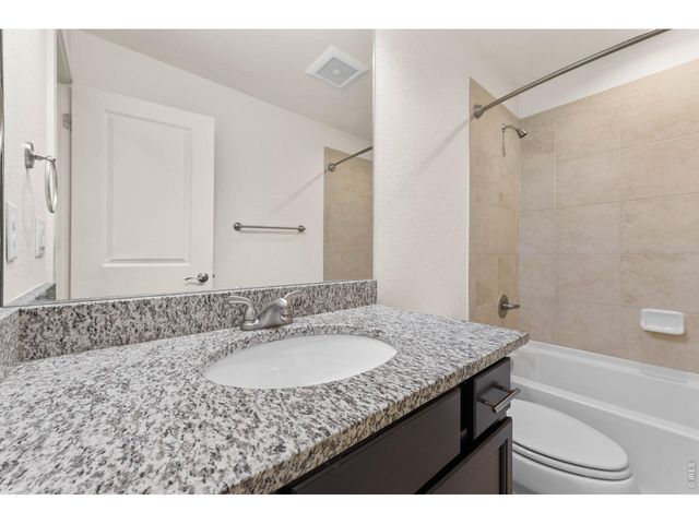 751 Grandview Mdws Dr, Longmont, CO 80503