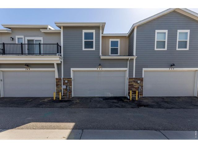 751 Grandview Mdws Dr, Longmont, CO 80503