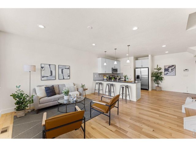 751 Grandview Mdws Dr, Longmont, CO 80503