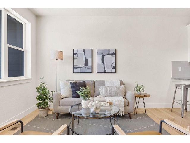 751 Grandview Mdws Dr, Longmont, CO 80503