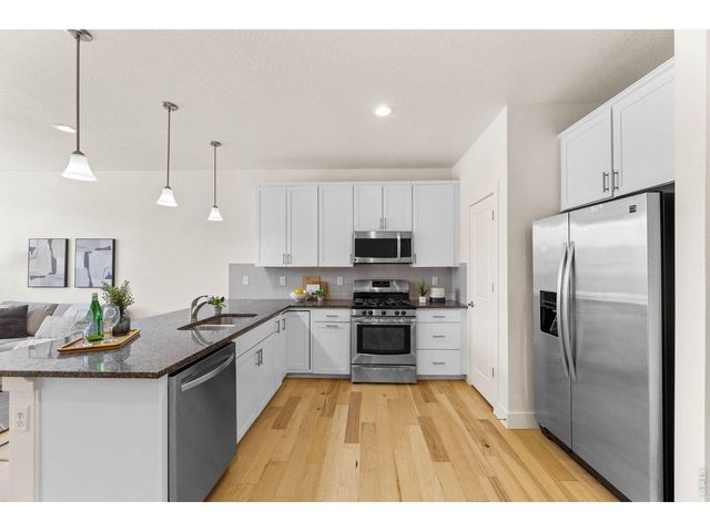 751 Grandview Mdws Dr, Longmont, CO 80503