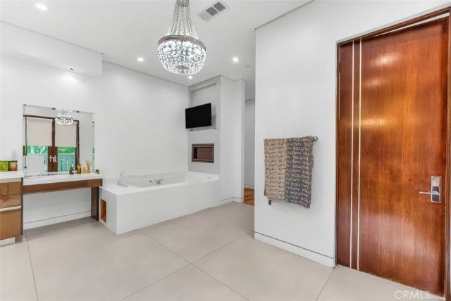 5176 Lindley, Encino, CA 91316
