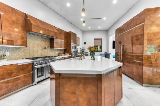 5176 Lindley, Encino, CA 91316