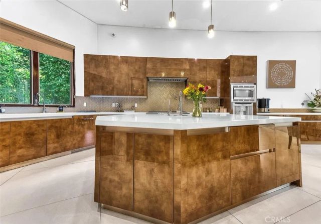 5176 Lindley, Encino, CA 91316