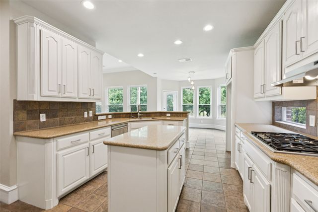 2625 Creekway Drive, Carrollton, TX 75010