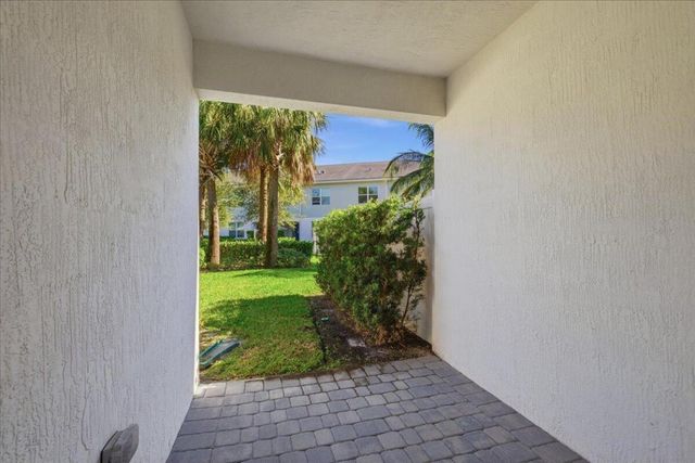 554 Sanderling Circle, Deerfield Beach, FL 33442