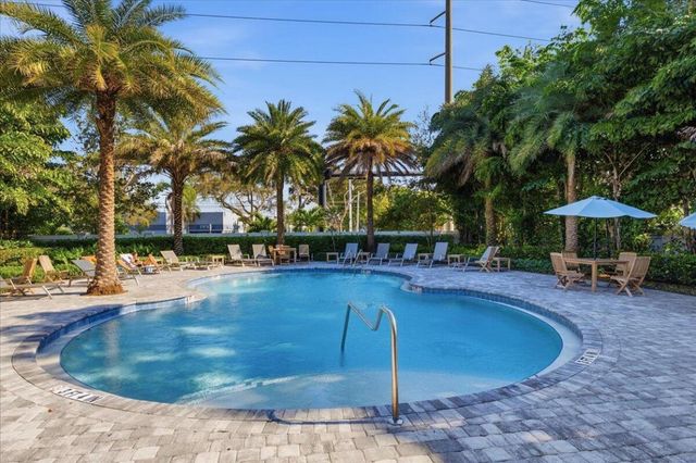 554 Sanderling Circle, Deerfield Beach, FL 33442