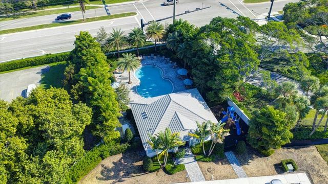 554 Sanderling Circle, Deerfield Beach, FL 33442