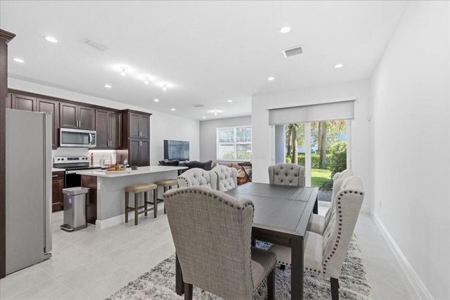 554 Sanderling Circle, Deerfield Beach, FL 33442