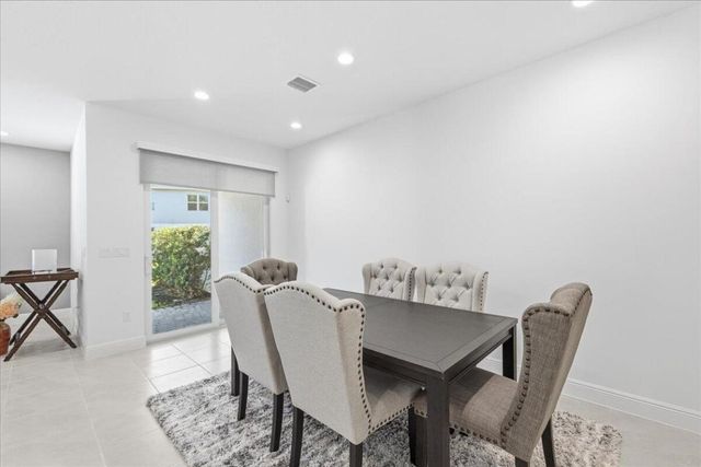 554 Sanderling Circle, Deerfield Beach, FL 33442