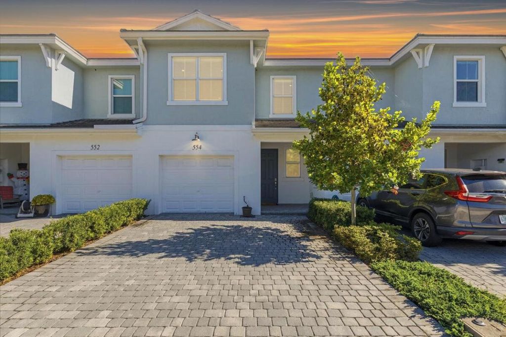 554 Sanderling Circle, Deerfield Beach, FL 33442