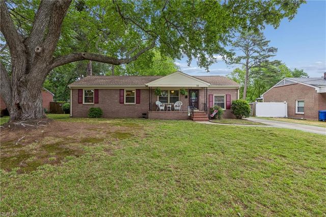 10 Fawn LN, Newport News, VA 23602