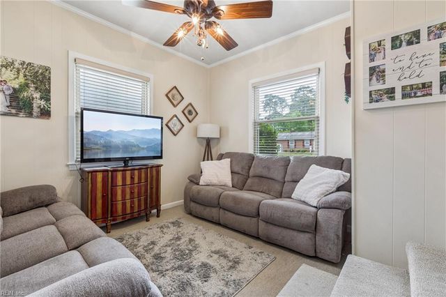 10 Fawn LN, Newport News, VA 23602