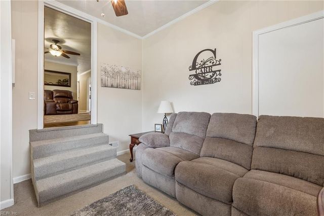 10 Fawn LN, Newport News, VA 23602