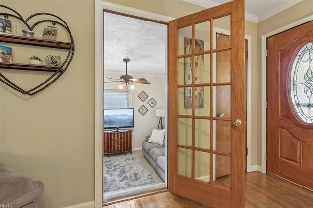 10 Fawn LN, Newport News, VA 23602
