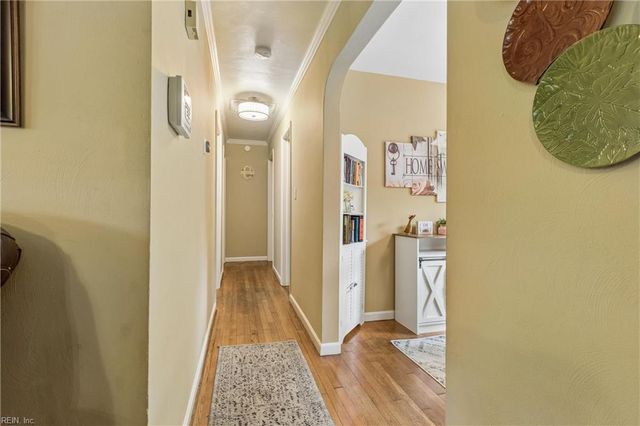 10 Fawn LN, Newport News, VA 23602