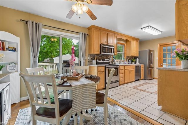 10 Fawn LN, Newport News, VA 23602