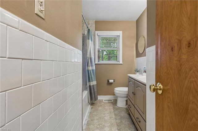 10 Fawn LN, Newport News, VA 23602