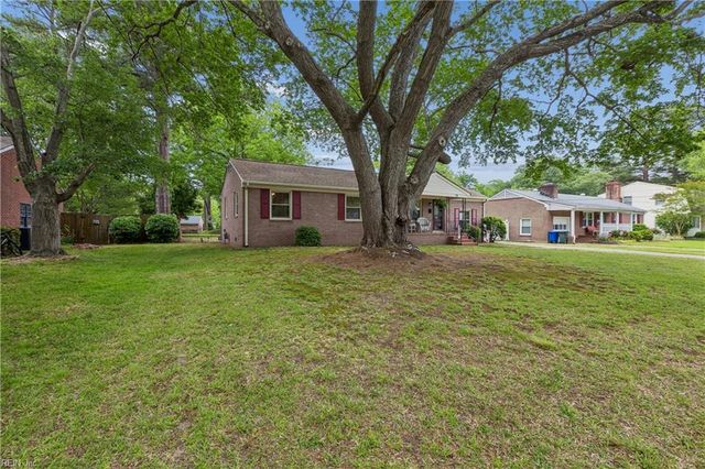10 Fawn LN, Newport News, VA 23602