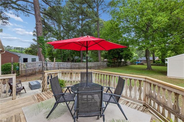 10 Fawn LN, Newport News, VA 23602
