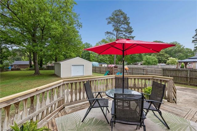 10 Fawn LN, Newport News, VA 23602