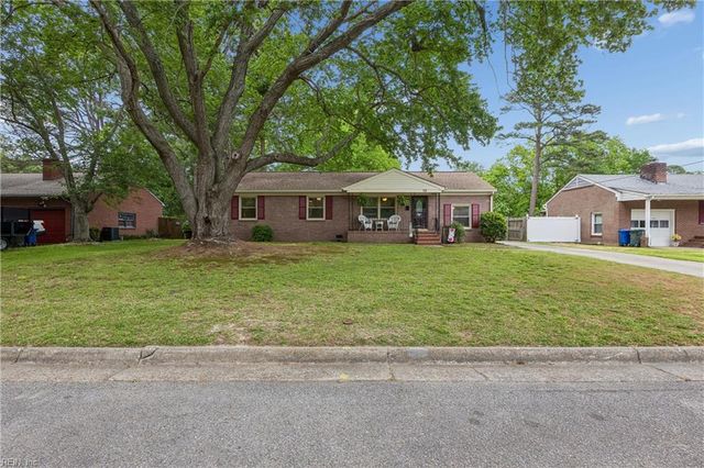 10 Fawn LN, Newport News, VA 23602