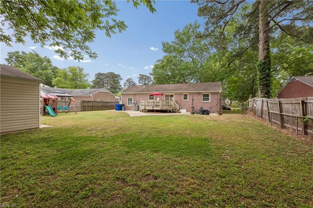 10 Fawn LN, Newport News, VA 23602