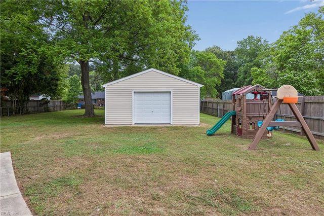 10 Fawn LN, Newport News, VA 23602